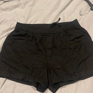 Old nave linen shorts